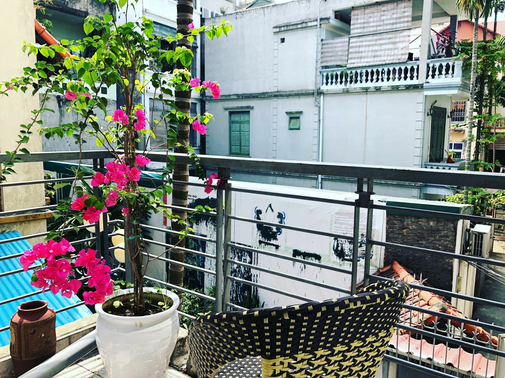 Ở trọ Lotus House *